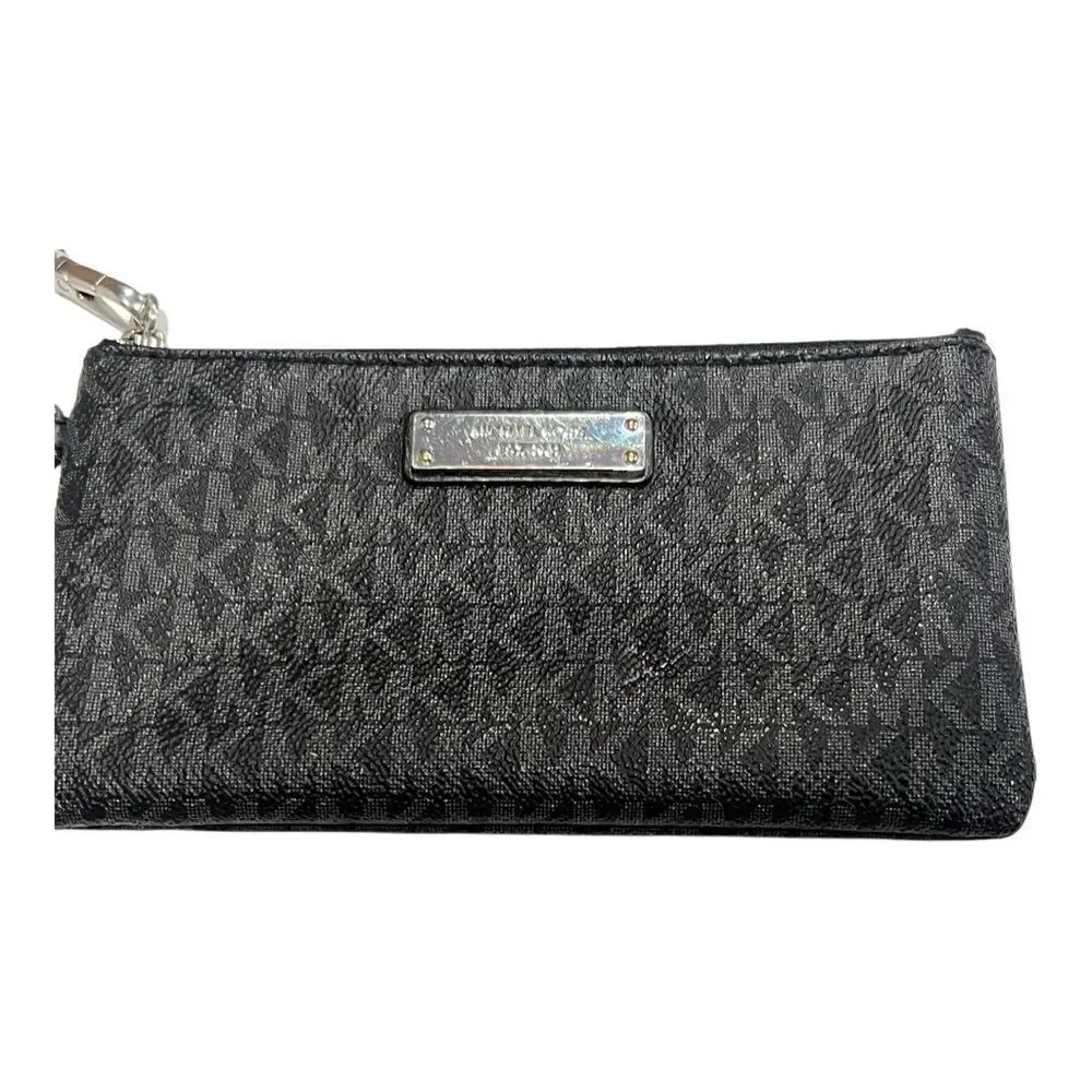 EUC Michael Kors Two Tone Black Signature Wristlet Wallet